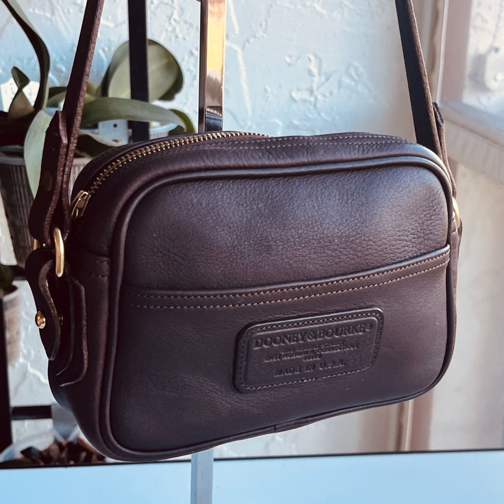 MINI VINTAGE DOONEY & BOURKE MINI COMPACT DARK BROWN SHOULDER BAG - Picture 4 of 13